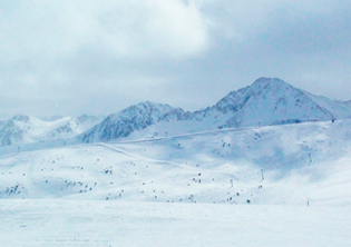 El pirineo recibe la primavera con nevadas que aseguran temporada para rato