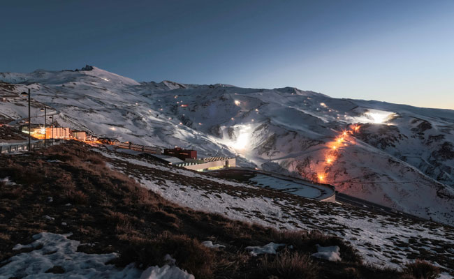 Sierra Nevada registra durante las navidades la mayor afluencia de su historia en este periodo