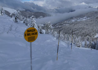 2 muertos y un herido grave al sufrir una avalancha en Valuga de St. Anton