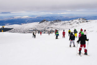 Sierra Nevada llega a Semana Santa con 100 kilómetros, nieve nueva y muchas actividades