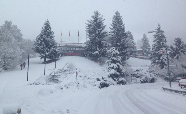 Baqueira recibe al fin la nevada que todo el mundo esperaba