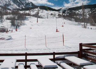 Las estaciones aragonesas reciben nuevas nevadas