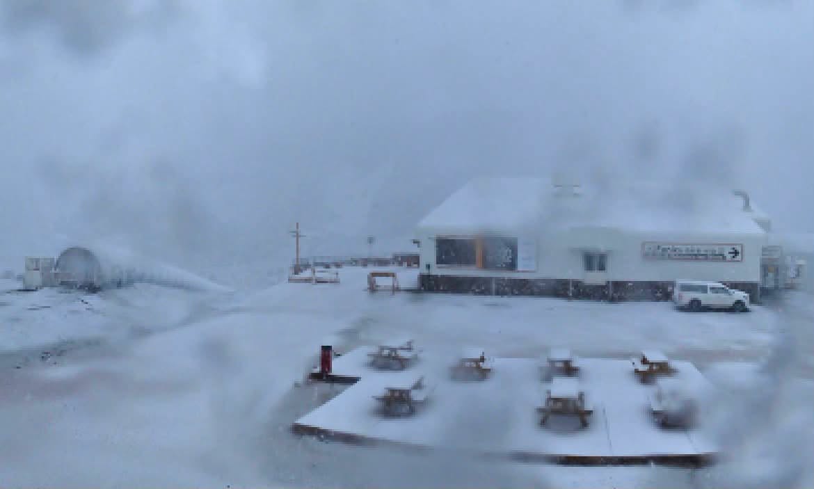 La nieve regresa a los Alpes tras un verano abrasador, aunque los glaciares siguen cerrados