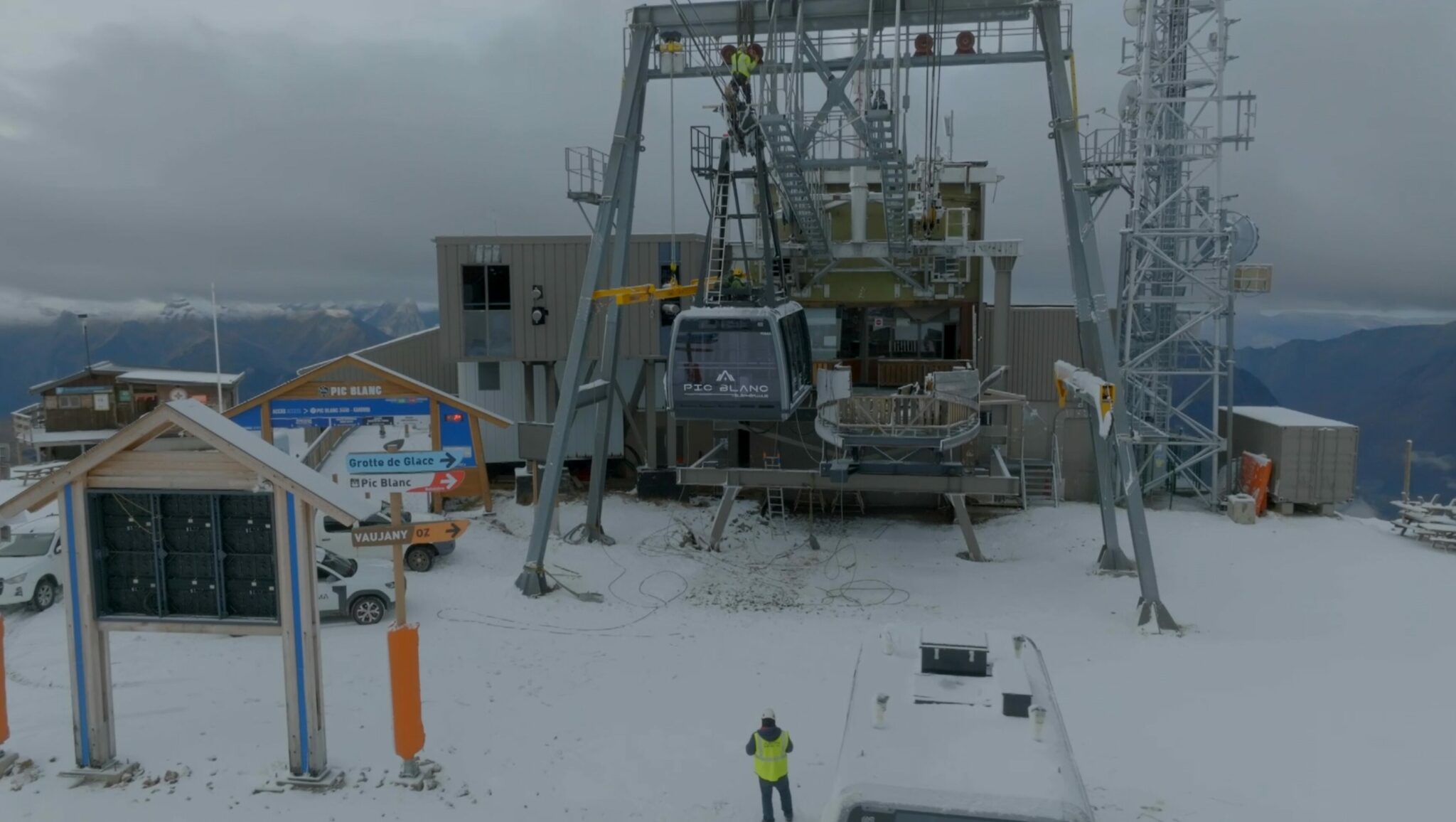 Una cabina del teleférico del Pic Blanc choca contra una grúa en Alpe d’Huez y deja 23 heridos