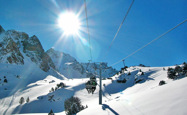 sunny day ski