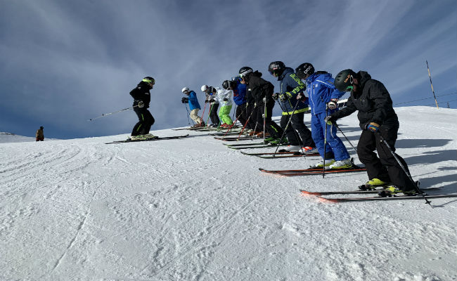 Aprende a esquiar con estos famosos trucos