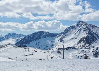 Grandvalira permite esquiar gratis a los poseedores del forfait de temporada de las estaciones vecinas