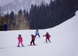 Esquiar, asignatura obligatoria para los alumnos del Pirineo
