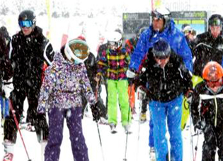 Formigal organiza un evento de esquí para niños con cáncer