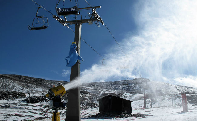 Sierra Nevada prueba los nuevos cañones de nieve producida